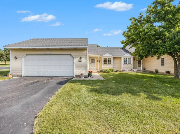 2910 Parkside Dr, Jenison, MI 49428