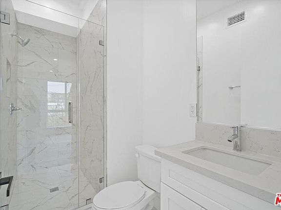 5th image of 4037 W Mont Clair St #3