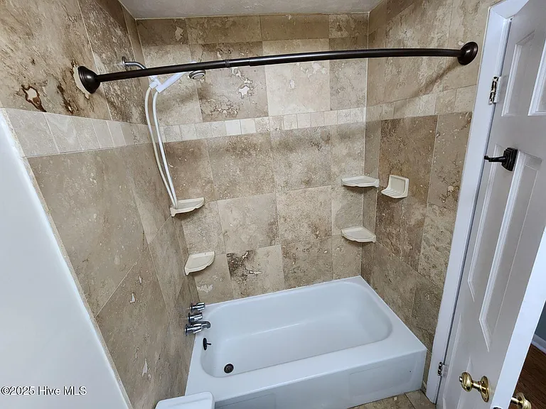 818 Williams St — Photo 16