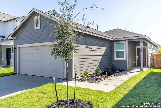 4 bed, 2.0 bath, 1521 sqft, $1,795 — Photo 2
