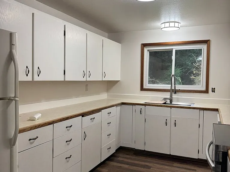 4005 NE Kedros Dr — Photo 8