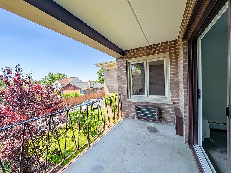 483 N Larch Ave #204W — Photo 9