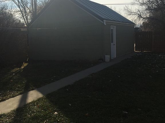 3rd image of 603 3rd Ave N