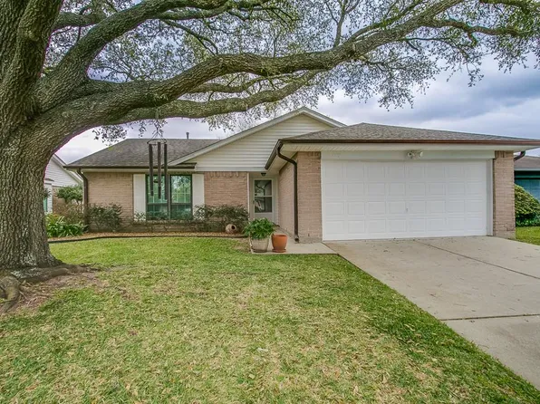 907 Postwood Ln, Pearland, TX 77584