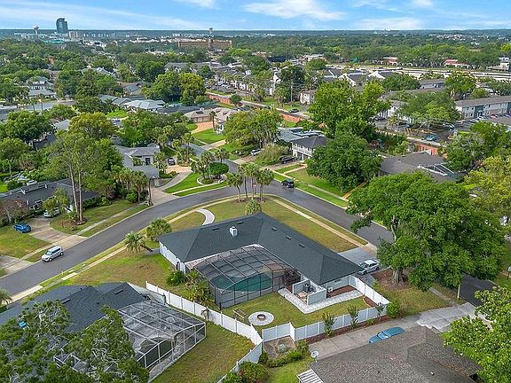 5th image of 105 Spring Cove Trl