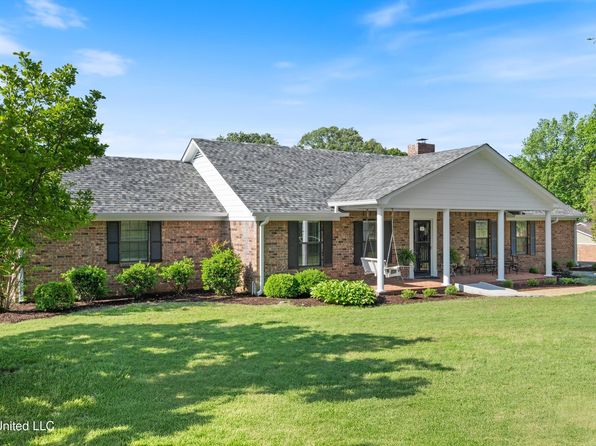 90 Shaker Dr, Senatobia, MS 38668