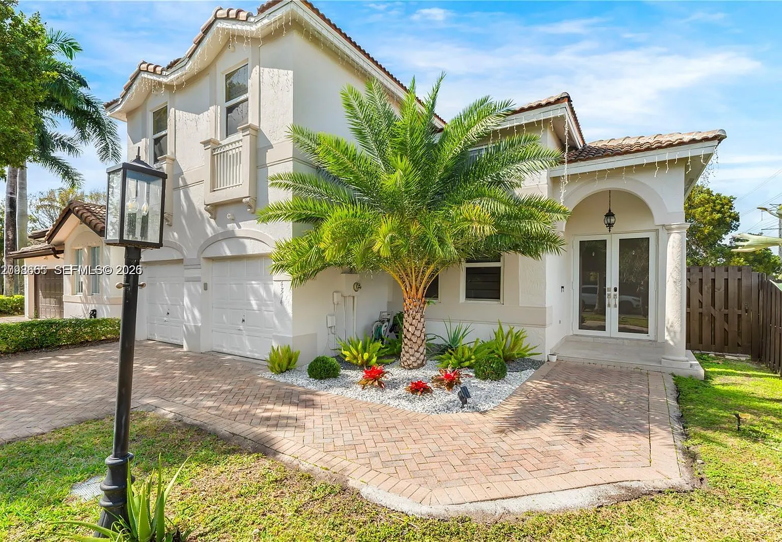 Savannah At Doral — Photo 1