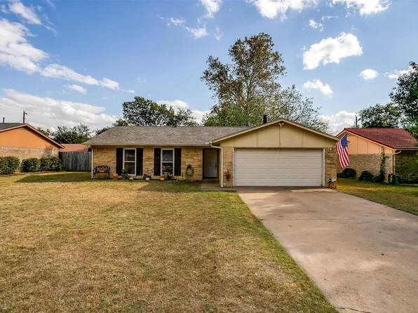 1203 Davis St, Cleburne, TX 76033