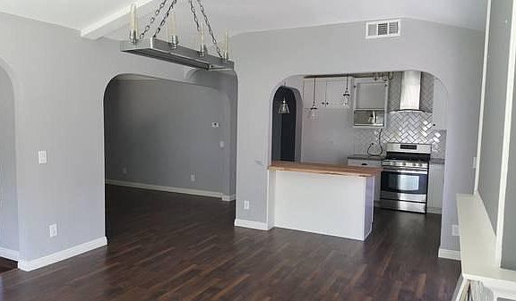 3rd image of 1147 1/2 Scofield Dr