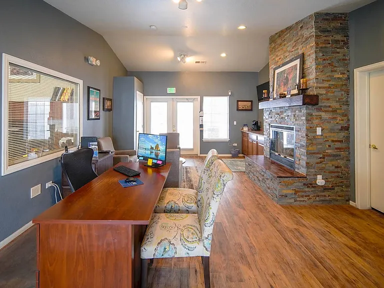 Blue River Apartments — Photo 3