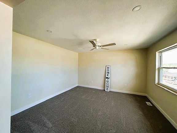 5th image of 408 Brubaker Dr