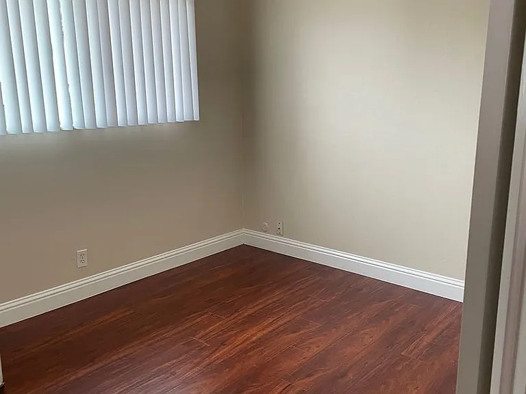 435 Walnut St — Photo 5