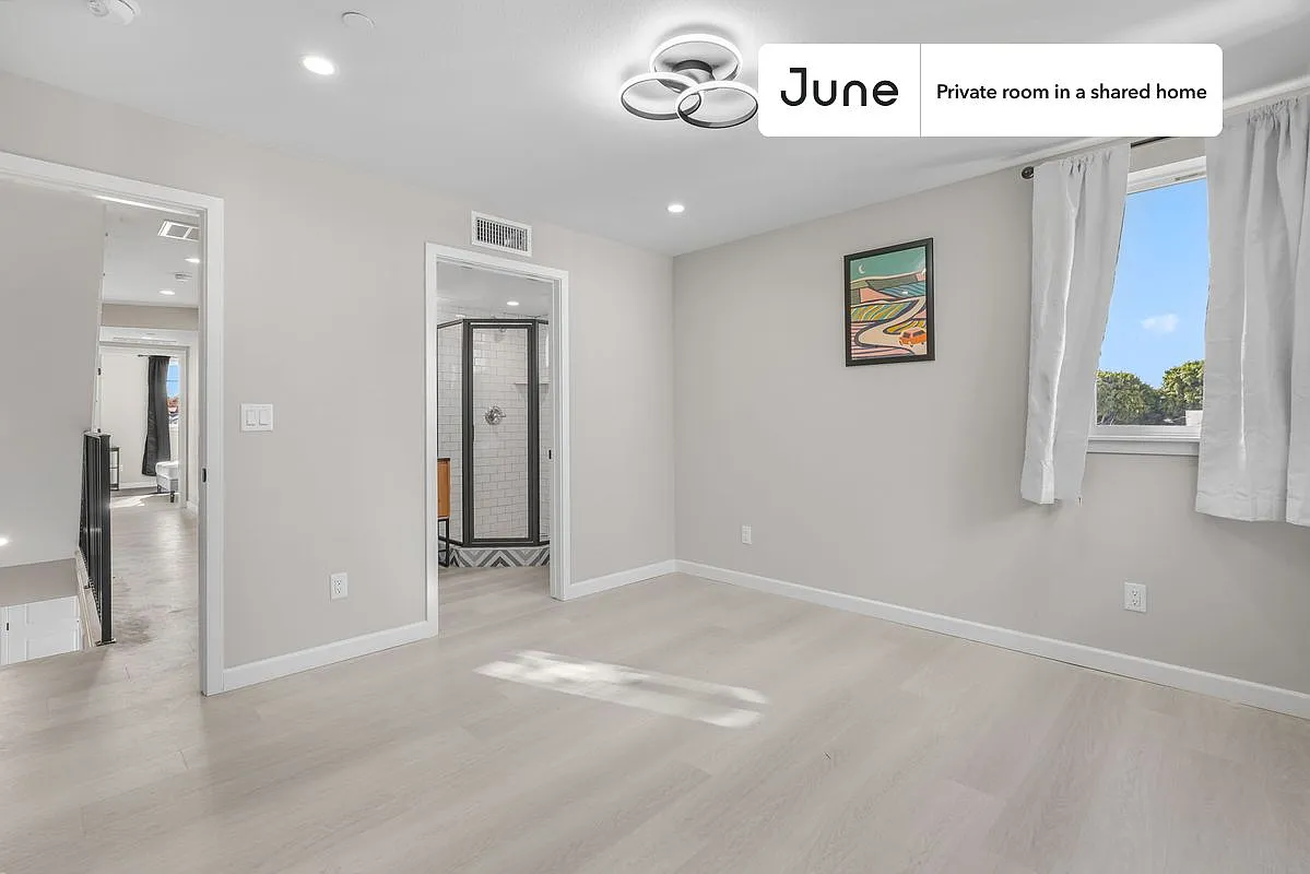 Queen bedroom in 5 bed/5 bath home in Boyle Heights #1828 C — Photo 3