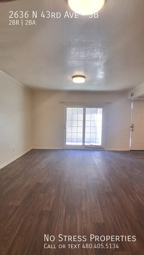 2 Bed Condo off 43rd Ave and Thomas With Walk-In Shower! — Photo 4