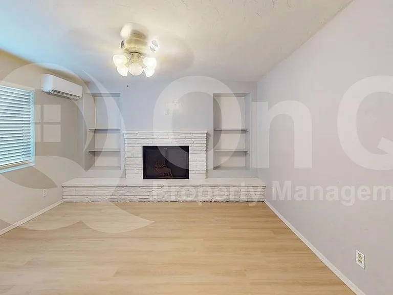 1002 E Simmons St — Photo 25