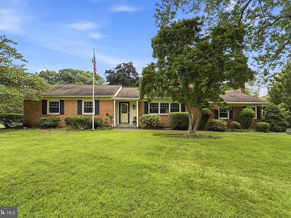 1st image of 337 Kenilworth Ln