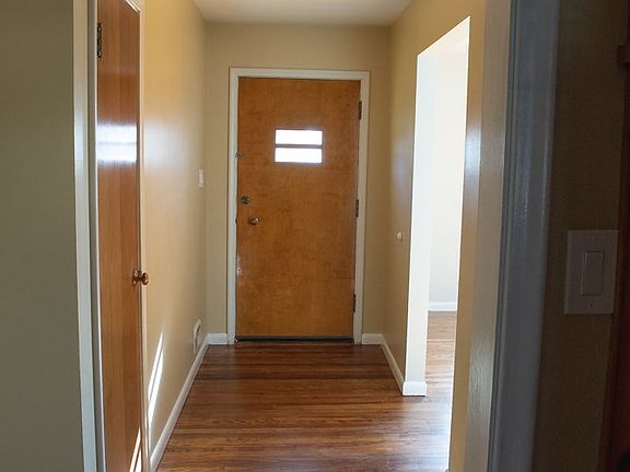 3rd image of 921 Cassia Ave