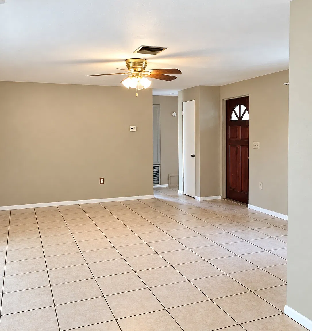 3 bed, 1.5 bath, 1450 sqft, $2,000 — Photo 1