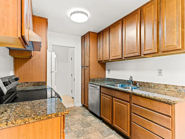 1311 Webster St #E316 — Photo 8