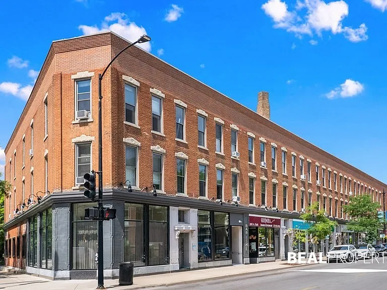 2200 N Clark St — Photo 1