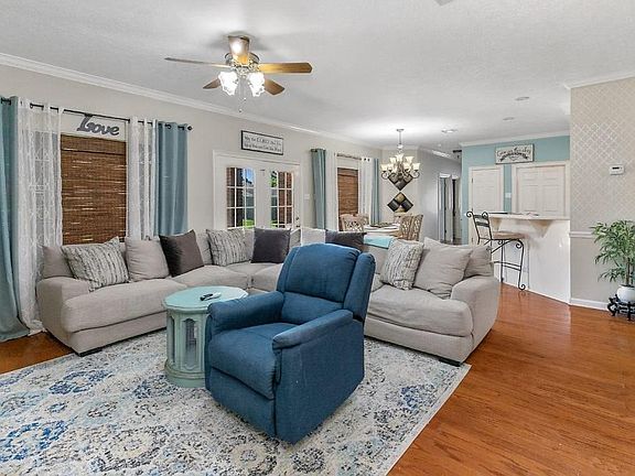 3rd image of 2424 Cassie Ln