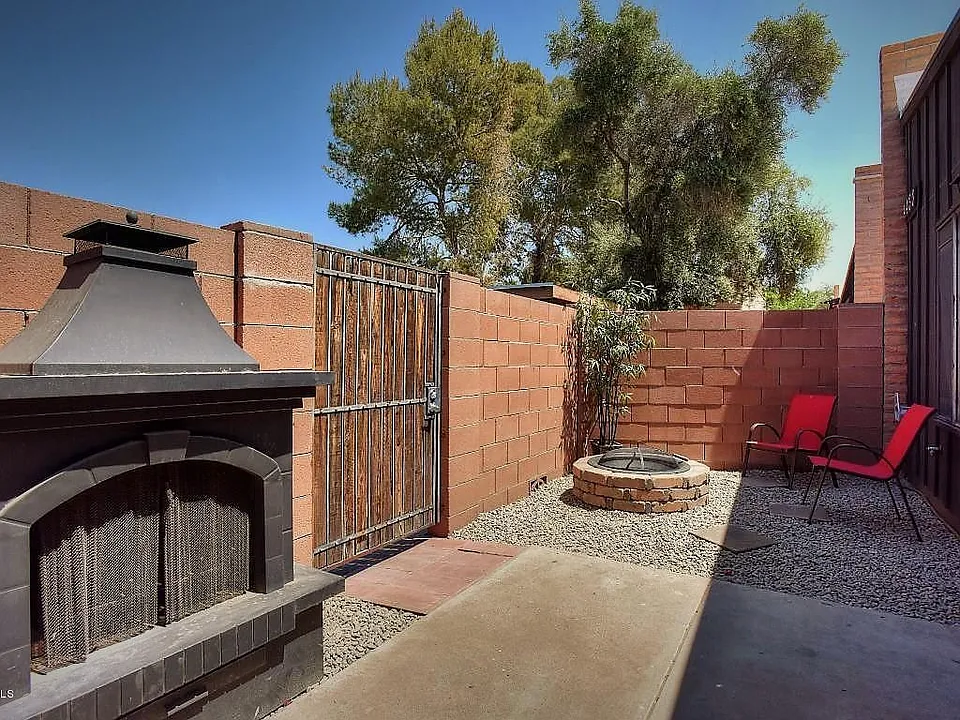 PRIVATE BACKYARD
