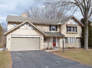 5541 Whirlaway Ln, Racine, WI 53402