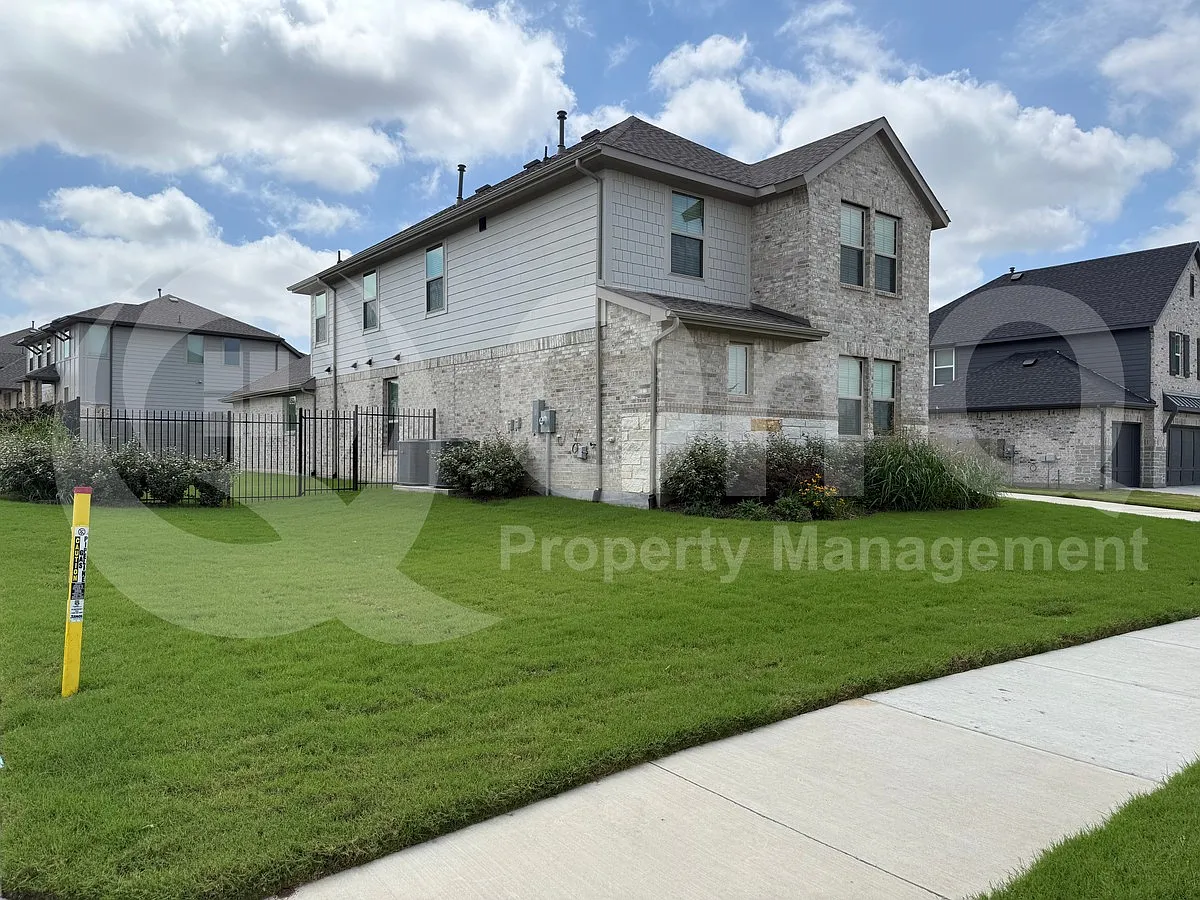 6 bed, 4.0 bath, 3870 sqft, $3,850 — Photo 3