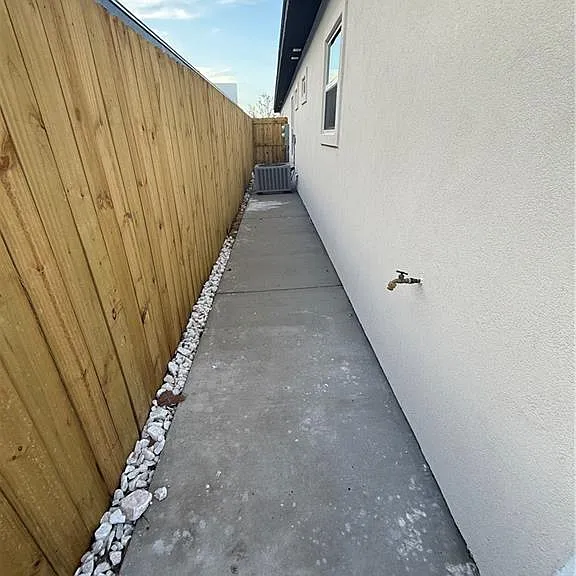 1215 Rosewood Ln #2 — Photo 14