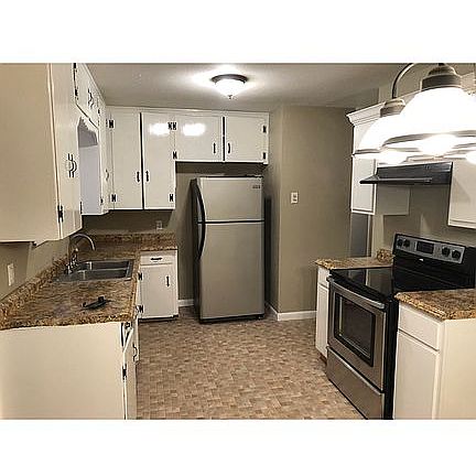 3rd image of 3934 Pyle Dr