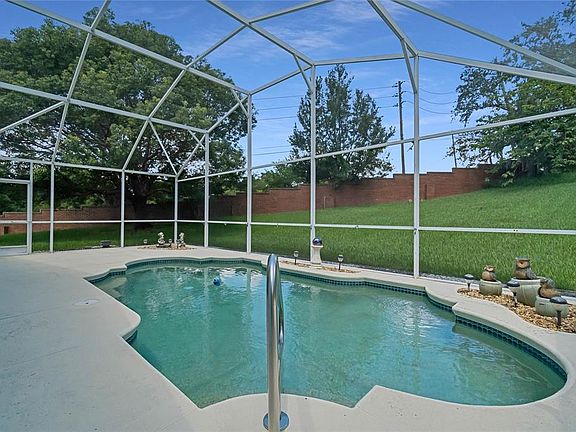 3rd image of 208 Pleasant Hill Dr