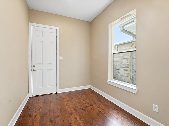 3rd image of 2206 Holman St