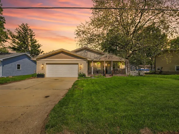 1004 S Division St, Mahomet, IL 61853