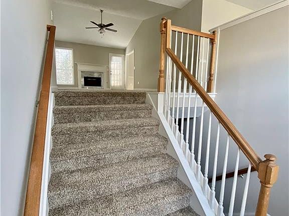 4th image of 390 Oak Vista Ct