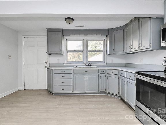 4th image of 606 N Vance St