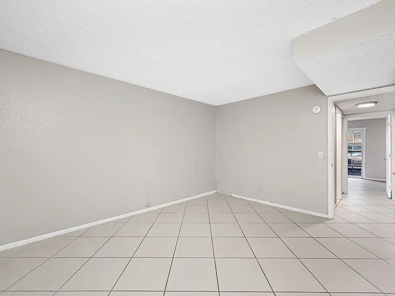 KC Flats Apartments — Photo 70