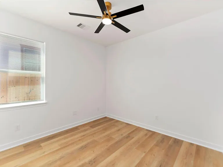 7809 Queen St #B — Photo 14