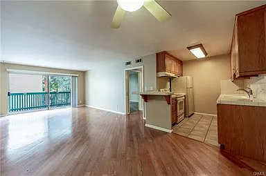 2 bed, 1028 sqft, $3,400 — Photo 2
