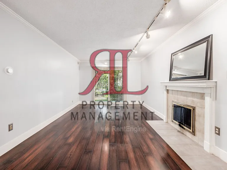1212 Lake Shore Dr — Photo 9