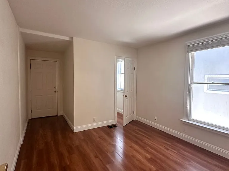 12th & E St 4-Plex — Photo 13