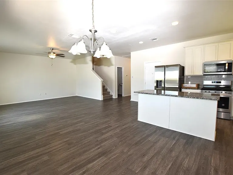 700 Bayberry Cir — Photo 14