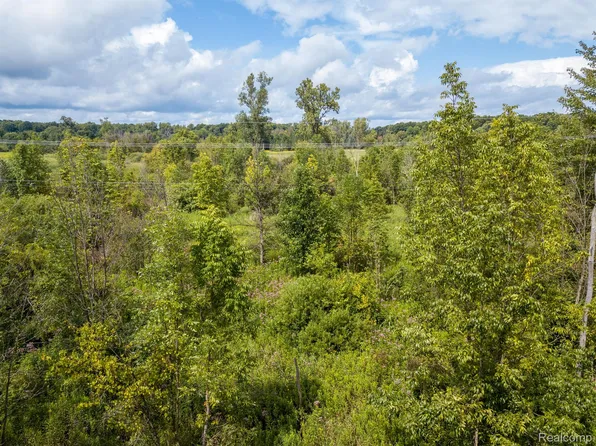 2267 Mason Rd, Howell, MI 48843