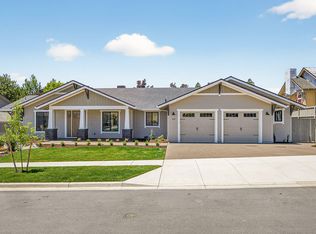 518 Autumn Hills Dr, Medford, OR
