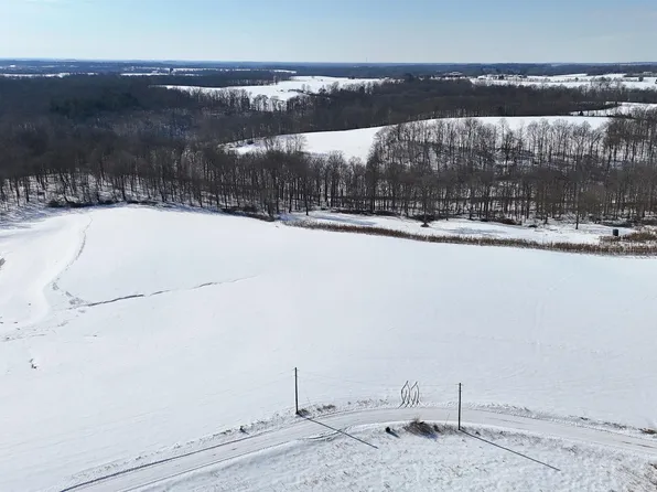 3 Lingenfelter Rd, Loogootee, IN 47553