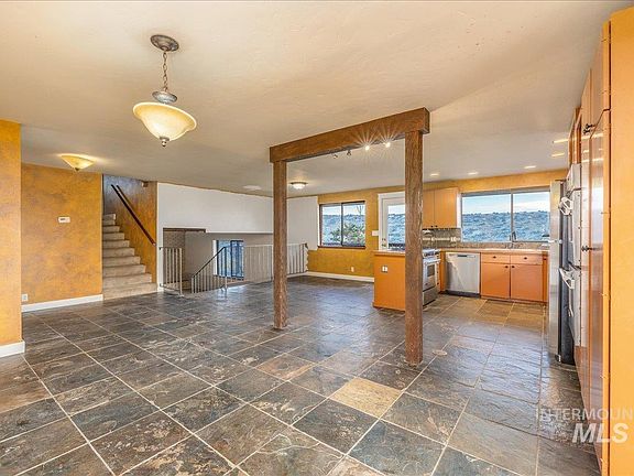 5th image of 5735 N Willow Creek Rd