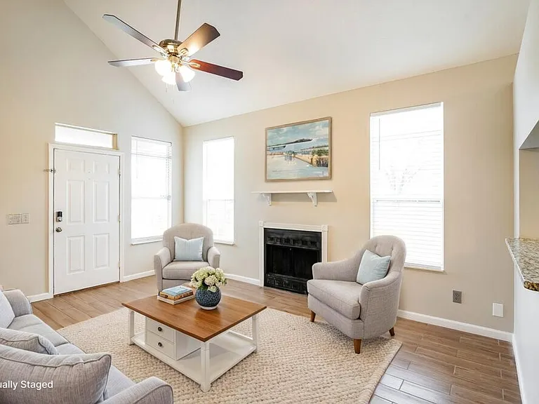 301 Hunters Chase Dr — Photo 5