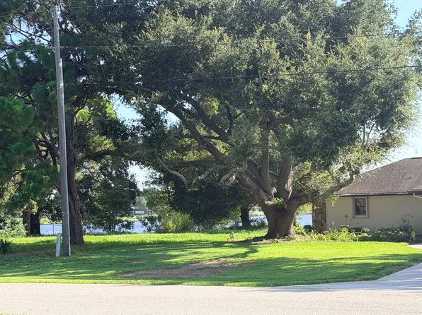 560 Lake August Dr, Lake Placid, FL 33852