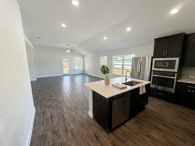 4300 Liberty Ln — Photo 2