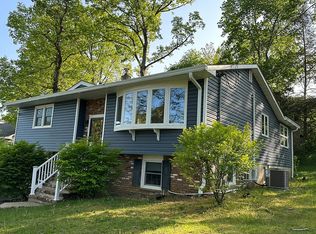 24 Pulaski Dr, Oak Ridge, NJ 07438