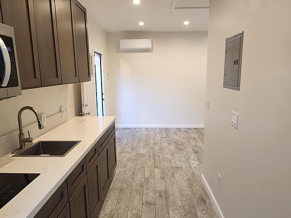 5th image of 5736 Lorelei Ave #1